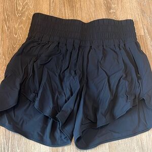 Black Outdoor Voices 3.5 inch inseam high rise shorts
